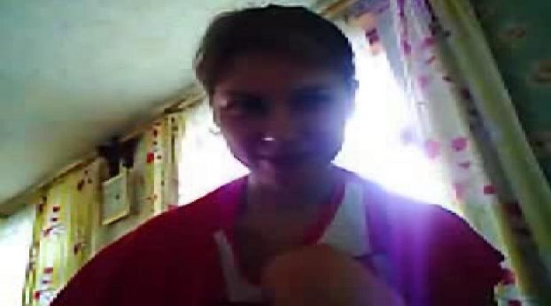 Inocente colegiala mamando verga al tio