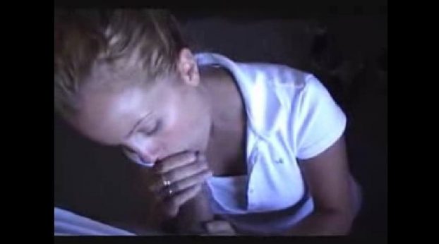 Mi sexy esposa lamiendome la pija como ella lo sabe