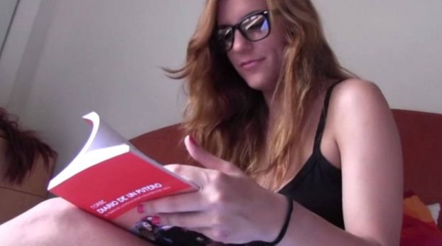 el-maestro-torbe-follando-con-una-nerd-caliente