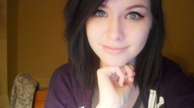 teen-de-ojos-verdes-esta-muy-caliente