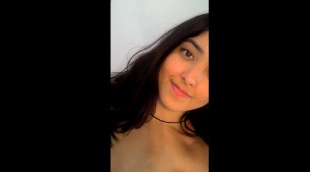 Colegiala desnuda como prueba de amor