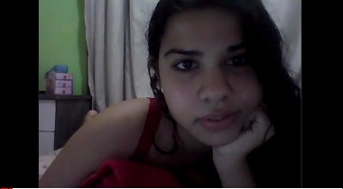 Jovencita pechugona en videollamada