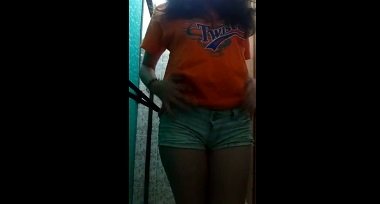 Colegiala apretadita con ganas de follar