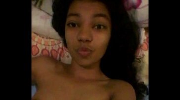 Colegiala depilada para coger