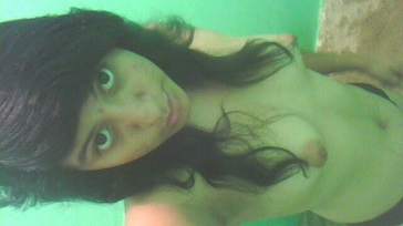 PACK Colegiala inocente mostrando sus tetas