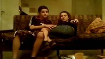 Primos cogiendo con sus padres en el comedor