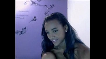 Flaquita pelada moviendo el esqueleto