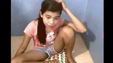 morrita desnuda por la webcam