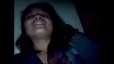 Chamaca metiendose los dedos 364xx204