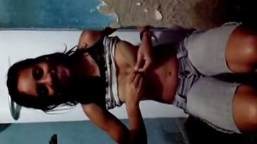 Colegiala a punto de recibir su premio