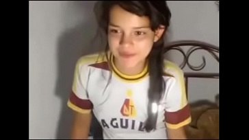 Colegiala pajeandose un sabado por la noche 364x204