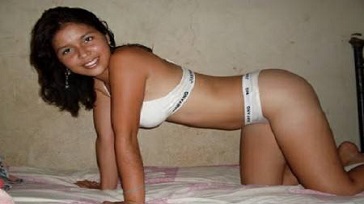 Peruana cachera se toma fotos mojadita XXX